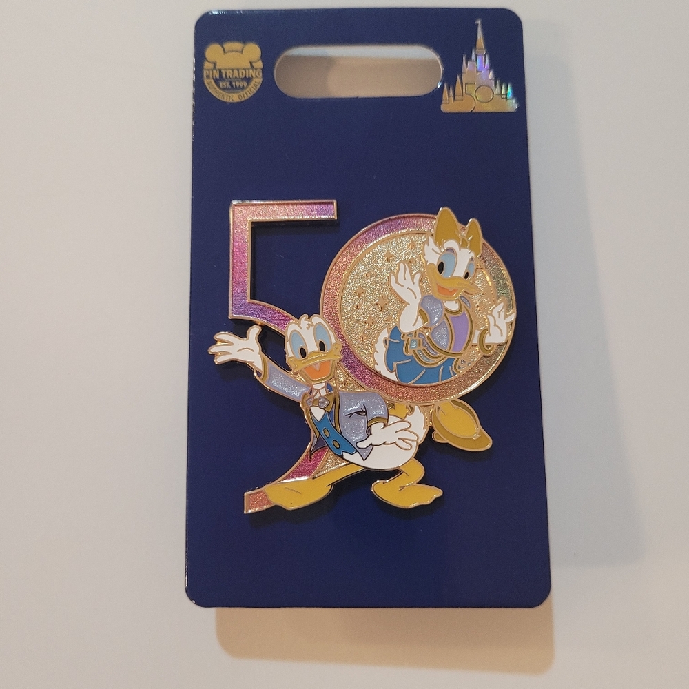 Donald and Daisy Duck Pin